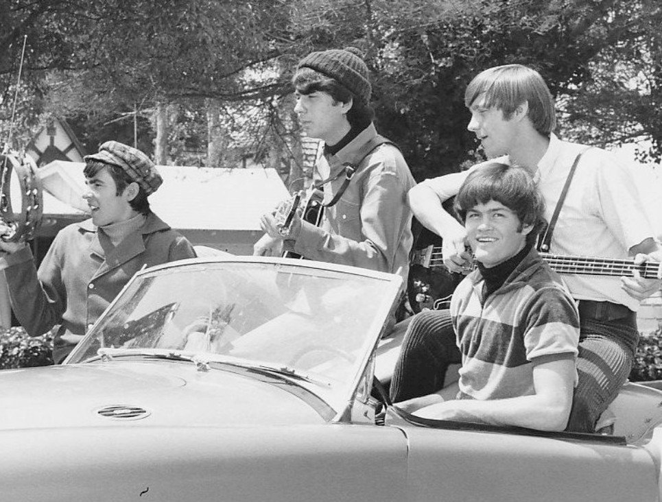 Now we know Michael Nesmith & Davy Jones of The Monkees fame share the same birthday, today. 70 & 73 Happy Birthday 