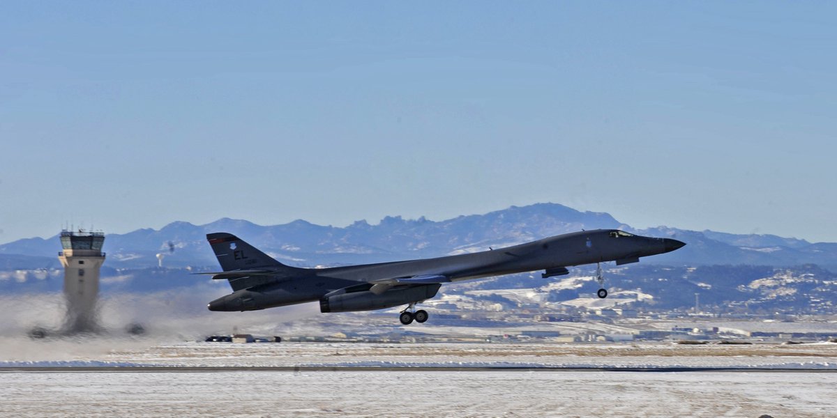 itsEric's tweet photo. RT @usairforce: @28thBombWing's #B1Bs demonstrate flexibility, persistence, fuel&amp;firepower. https://t.co/ivd1AIfF2m https://t.co/OtbhAootTu