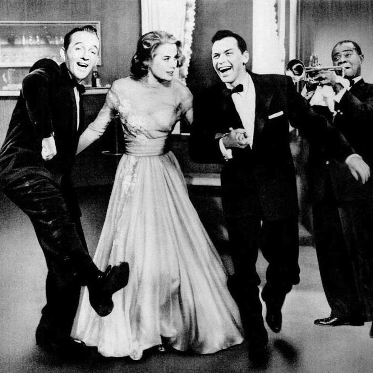 brandtrista's tweet photo. #FlashbackStyle
Back in 1956, Louis Armstrong, Bing Crosby, Frank Sinatra and Grace Kelly celebrating ✨ https://t.co/ZT0uqCxEYo
