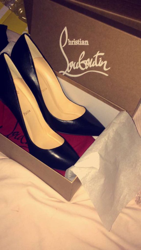 x_milly's tweet photo. I know you all want to worship my red soles but only the luckiest subs will get the honour #footfetish #paypig 👠👠👠 https://t.co/bZGQJwRpMe