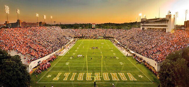 HottestStadiums's tweet photo. Vanderbilt University 💛⚫️ (Nashville, TN) https://t.co/vCOigXdhbE