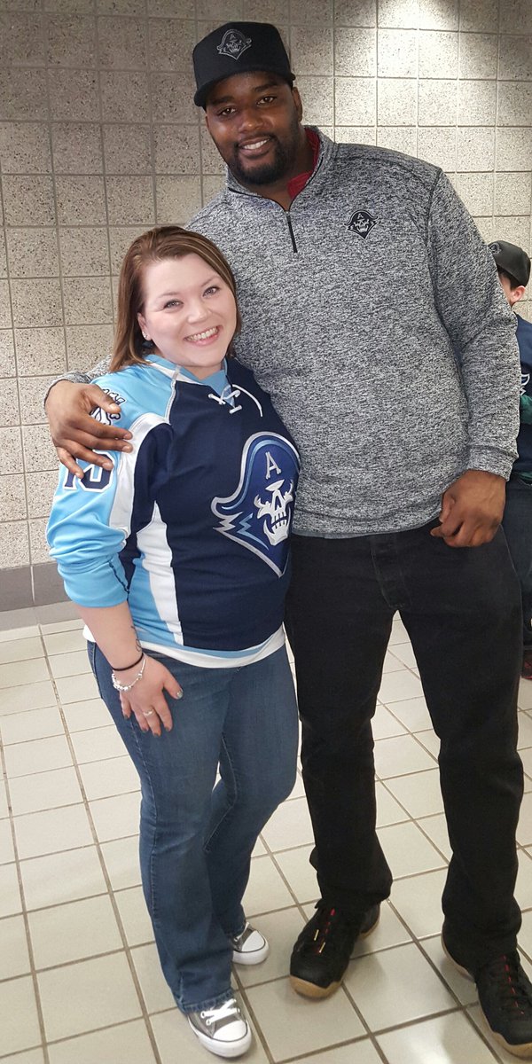 hwojo's tweet image. So nice meeting @IAM_Dat_One tonight at the @mkeadmirals game! Super nice guy. #GoPackGo #Datone