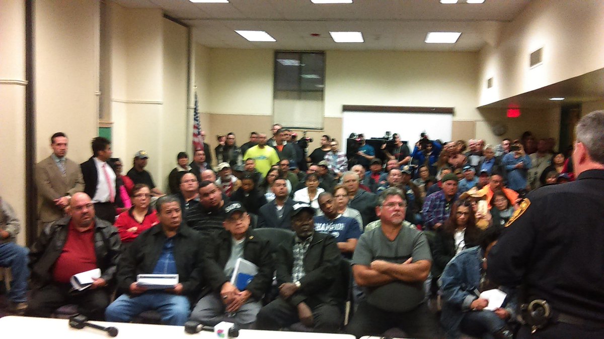 jmata146's tweet photo. #kens5 #KSATnews #Kabb29 #univision #kmol Was an awesome meeting. Standing room only! https://t.co/fnt3hLtWex