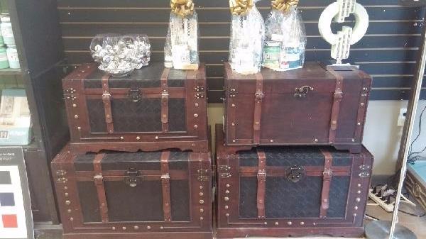 Decor_On_A_Dime's tweet photo. Storage, Coffee table, end table, decor prop...you choose. #DecorStore #Trunk https://t.co/vzFJgjVIKI