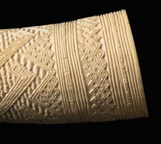 LysAlcayna's tweet photo. Examples of Kongo knotwork patterns repeated in weaving, tatouage, wood and ivory sculptures #KongoPower @metmuseum https://t.co/jaq2USmU6Q