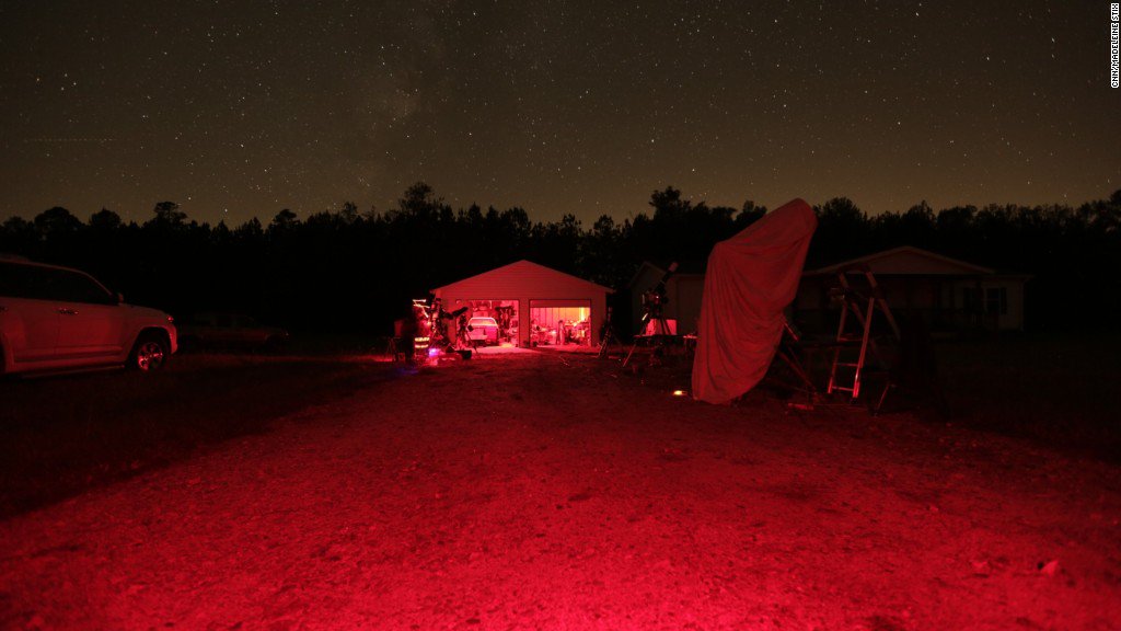There's a village in the U.S. that exists just for stargazing 🌃cnn.it/1MFDvox