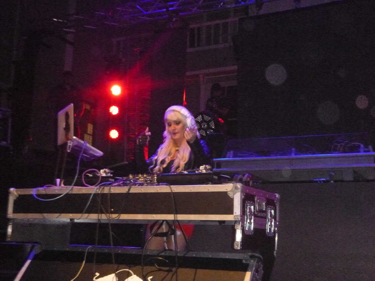 DjDeGeNx's tweet photo. Pics of #DJSnowWhite Last Night @ #CowboysConcerts .. She was one of the openers for #SteveAoki .
#SATX #SanAntonio https://t.co/aCyVr1ZEdl