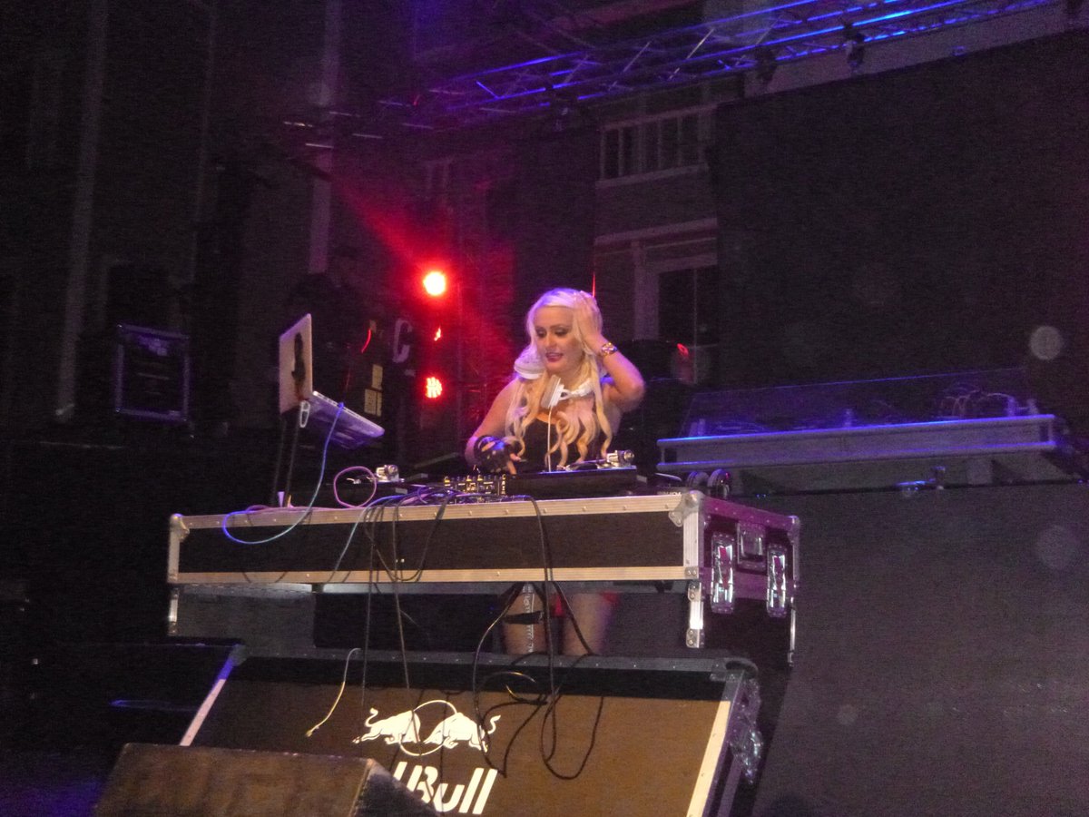 DjDeGeNx's tweet photo. Pics of #DJSnowWhite Last Night @ #CowboysConcerts .. She was one of the openers for #SteveAoki .
#SATX #SanAntonio https://t.co/aCyVr1ZEdl