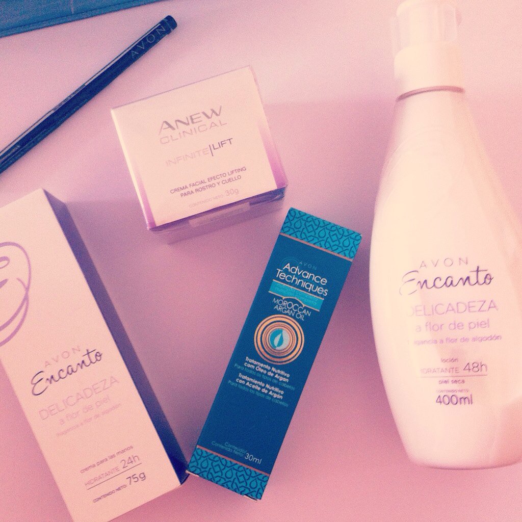 estilaestilo's tweet photo. Tantos regalos de Navidad por abrir. Muchas gracias @AvonInsider #AvonChile celebraremos … https://t.co/G9bisQTWDT https://t.co/fok7pVnxPK