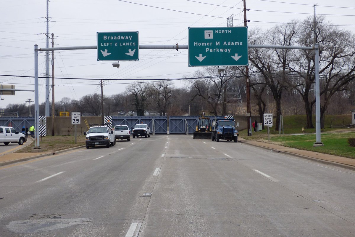 Flood gates closed Rt 3 East Alton Il STLWX Scoopnest