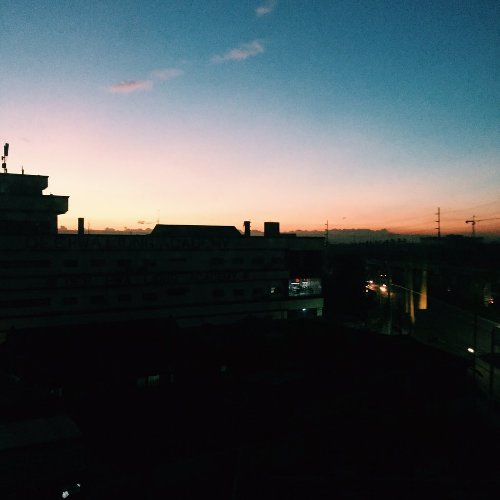 gabislab's tweet photo. The sun will rise and shine. But, I am still awake in the dark. Still waiting to see my new day. #6AMThoughts https://t.co/yywqLFqYhW