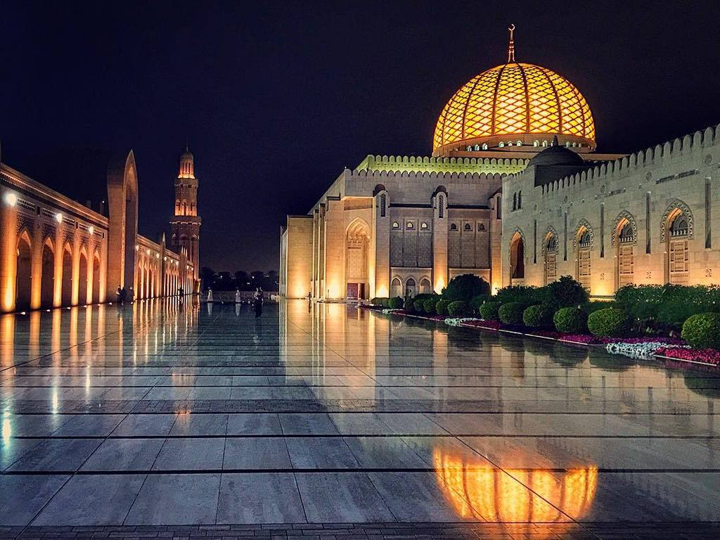seemymosque's tweet photo. Perfection of architecture #mosque #seemymosque #seemyculture #seemygulf #architecture #dome #facade #reflection #d… https://t.co/0y55yCSMVb