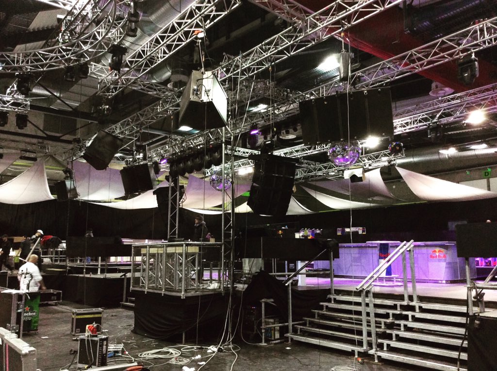 morvai_robert's tweet photo. #jbl #lacoustics #stage https://t.co/k9xQVq2eDj