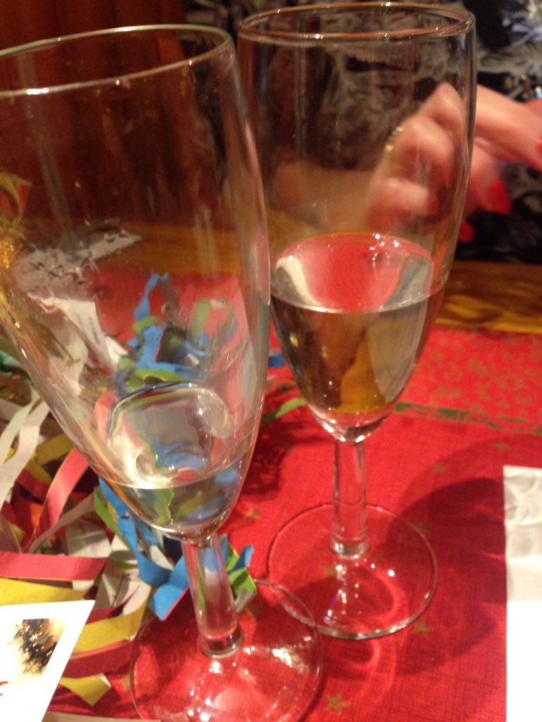 JenJenGibson's tweet photo. Christmas 2015 ❤️ #christmas #family #eatdrinkandbemerry #friends #family https://t.co/V5BJxtBuyu