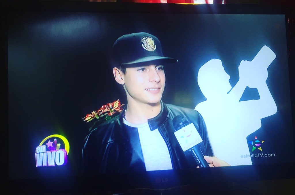 ccfansdecorazon's tweet photo. #CheyoCarrillo en En Vivo ❤️ #TeamCheyo #CCFDC https://t.co/hiwEv9oEBg