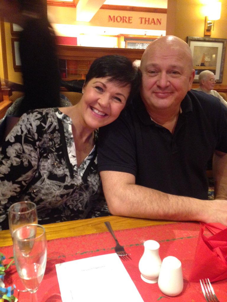JenJenGibson's tweet photo. Christmas 2015 ❤️ #christmas #family #eatdrinkandbemerry #friends #family https://t.co/UAgvZYygpu