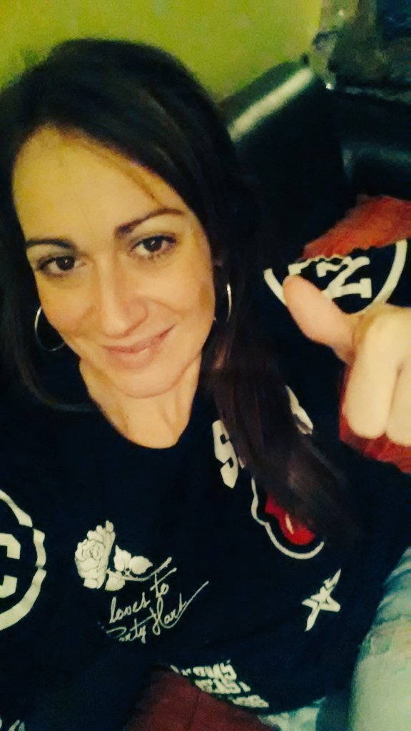 scf290685's tweet photo. Terminamos el año...pero comenzamos otro!! Positiva😆👍➕ https://t.co/rFZqHjtt84