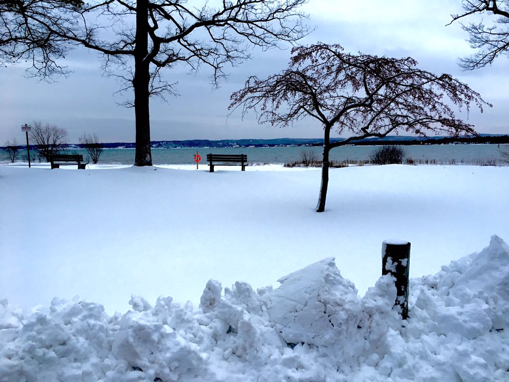 PopcornONeal's tweet photo. I'm always so grateful for freshly plowed @TARTTrails. Welcome, winter! #RunTC https://t.co/04tbydhi1u