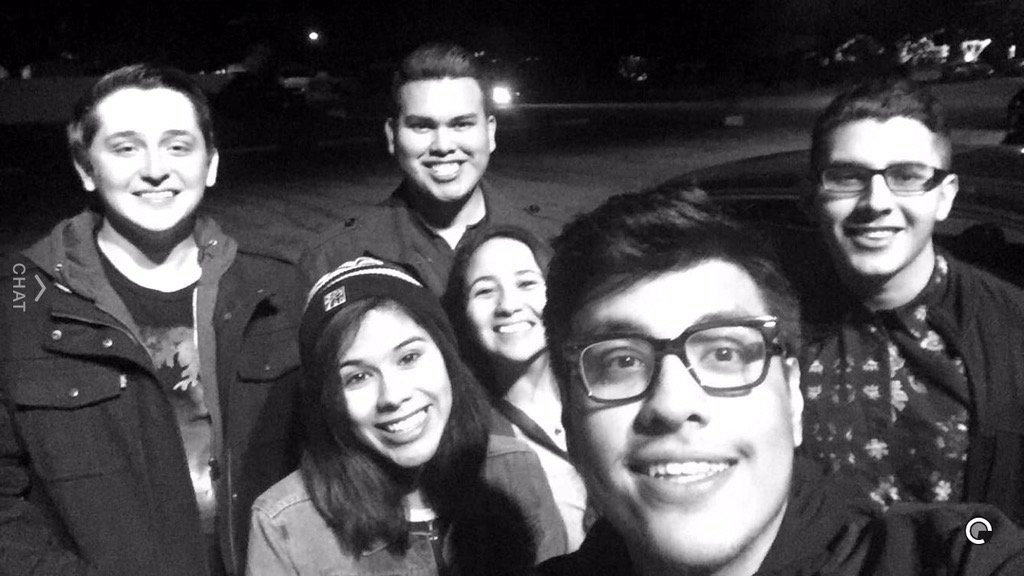 Marieweeniee's tweet photo. My coworkers are what keep me going. #chipotlecrew https://t.co/cvDjSZdgVM