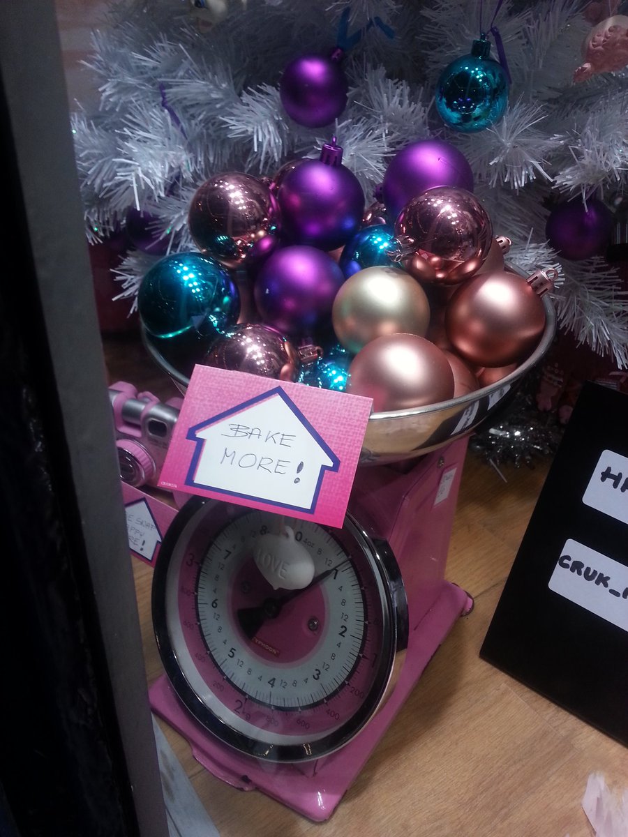 CRUKHighgate's tweet photo. @CRUK_Highgate  #nyresolutions #windowdisplay #bakemore #walkmore #drinkingmore water #recycle #hugmore #dancemore https://t.co/YnJhSEr56Q