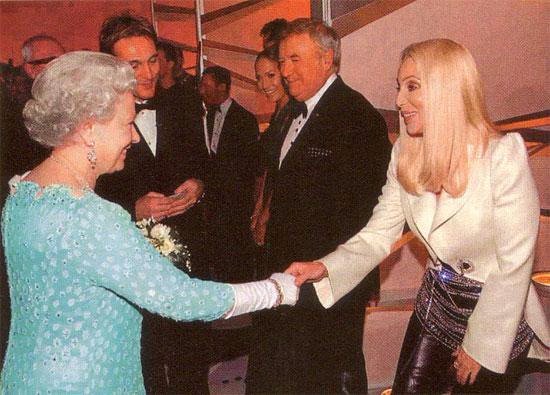 CherStruckGypsy's tweet photo. @cher Oh look! It's the queen and Elizabeth xD 😘 https://t.co/9bMozPWlPG
