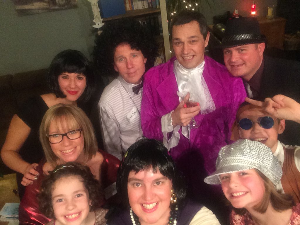 French_Fancy_'s tweet photo. Murder Mystery Party, fab fun and I don't recognise myself with hair! #KittyKiller https://t.co/dRPDS2T9Vx