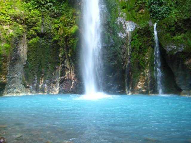 The Sipisopiso is a plunge waterfall in the Batak highlands of Sumatra.wisatasumutpaten.com/top-destinatio…