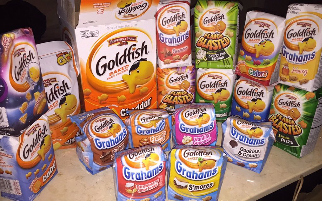 JoeWyman's tweet photo. My roommates know me well! #goldfish https://t.co/jQ333mxdEF