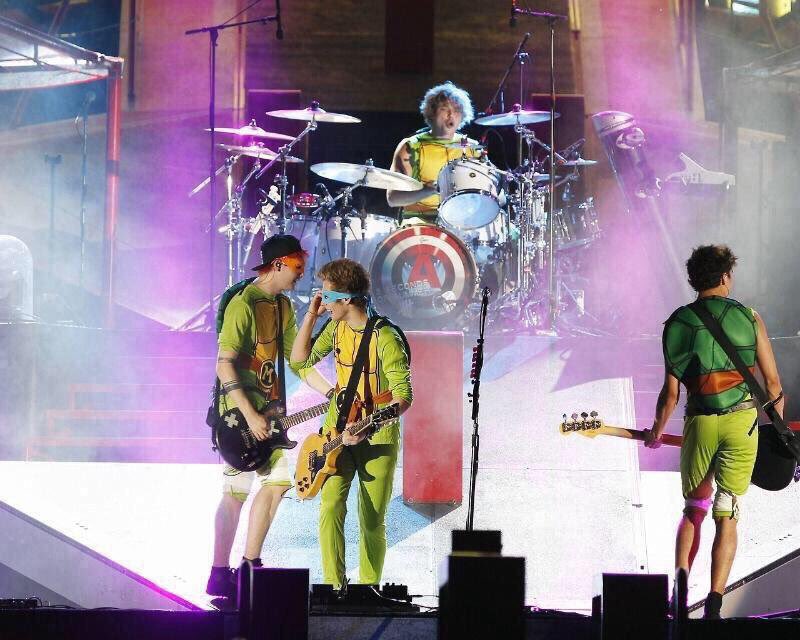whenx5sos's tweet photo. when 5sos dressed up as ninja turtles for the last wwa show https://t.co/9Oy20s3wP7