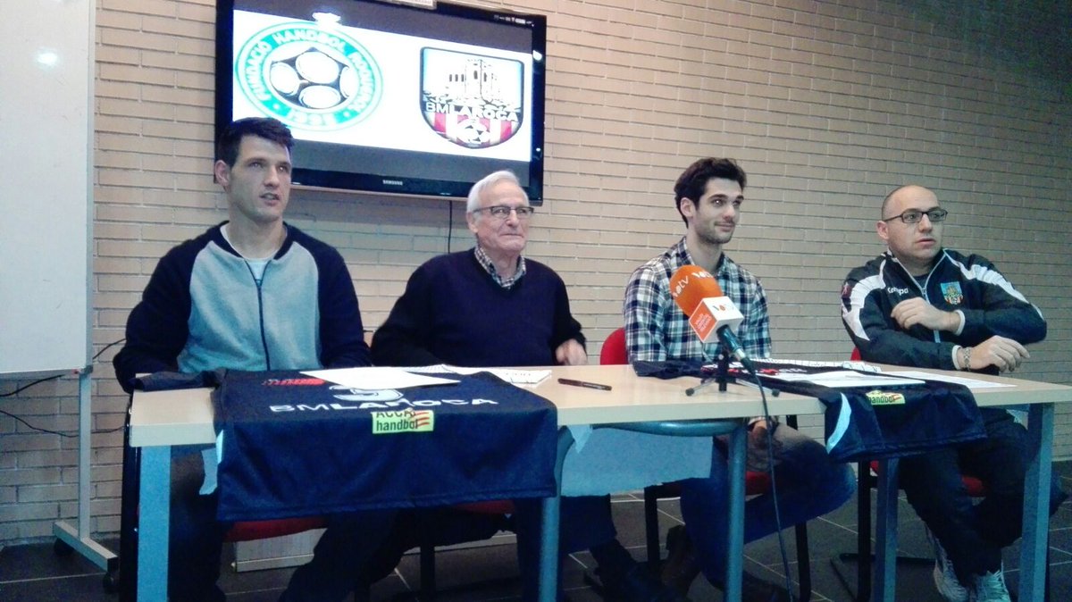 Valenbcneta's tweet photo. @CatHandbol @bmlaroca @javiercoba x si voleu més fotos.😉 https://t.co/rLRh9S8pve