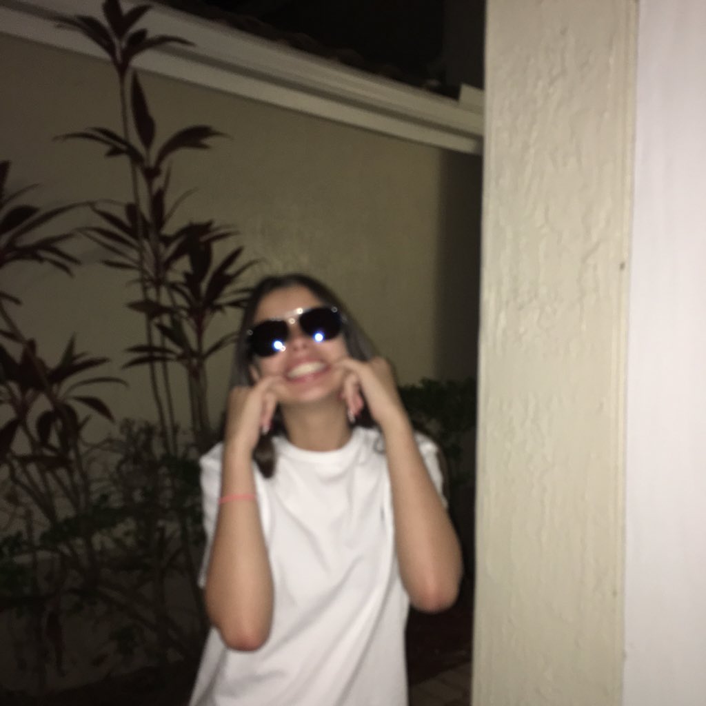 arii's tweet photo. clearly poppin ☺️🕹😘✨ https://t.co/HdzYnukY00