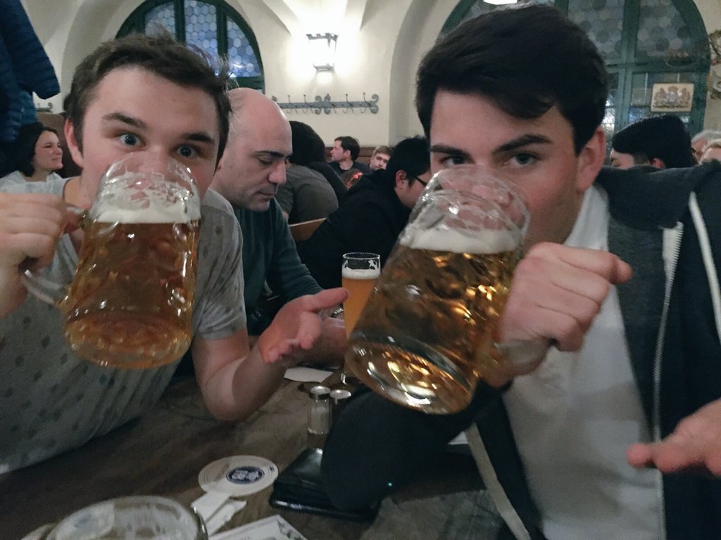 MoritzSchaffer's tweet photo. #comebackstronger
Wen willst du eigentlich heckln? https://t.co/J1j88gLl2V