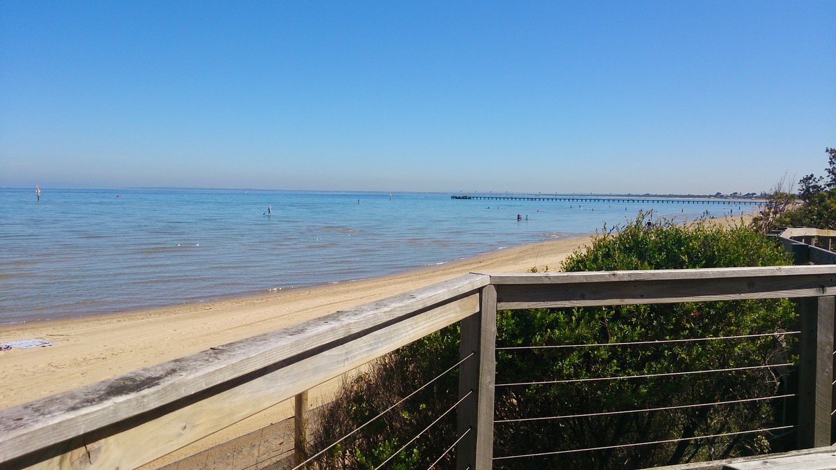 Dayna_Smith22's tweet photo. No better place than Frankston for a morning run 🏃 #w2session2 #rayscave @YouthGirls @TACVictoria https://t.co/iOXuCm4yQa