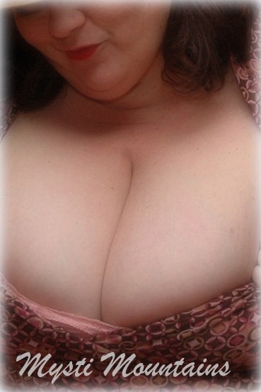 #bbws has been trending got 4 hours on twitter? Yeah because the young guys aren't afraid to say they<a href="/tag/bbws"class="tags">#bbws</a><a href="/tag/curves"class="tags"><span>#curves</span></a>