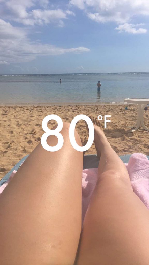 rachie_bake's tweet photo. I'll take a couple days in Hawaii 😎 https://t.co/oTnRPrrpza