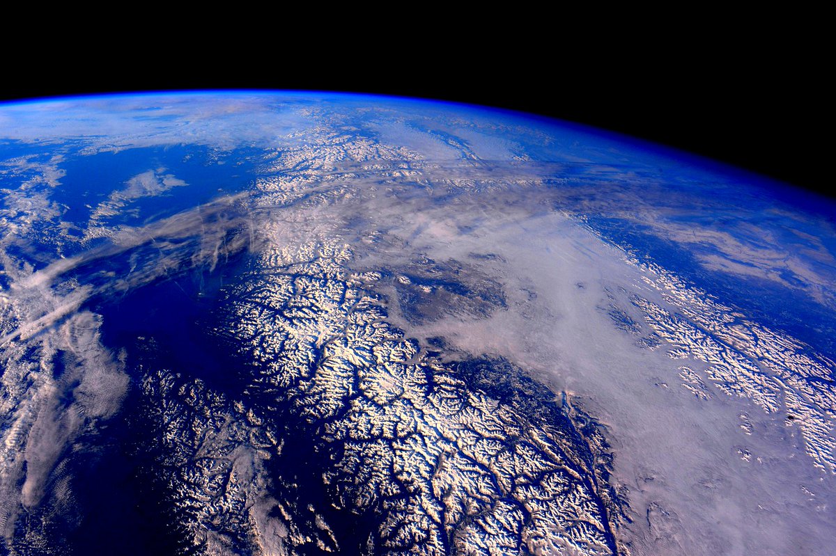 Scott Kelly (@stationcdrkelly) on Twitter photo Closed windows b4 sleep & saw this stunning view of the #CanadianRockies! #GoodNight frm <a href="/Space_Station/">International Space Station</a> #YearInSpace Closed windows b4 sleep & saw this stunning view of the #CanadianRockies! #GoodNight frm <a href="/Space_Station/">International Space Station</a> #YearInSpace