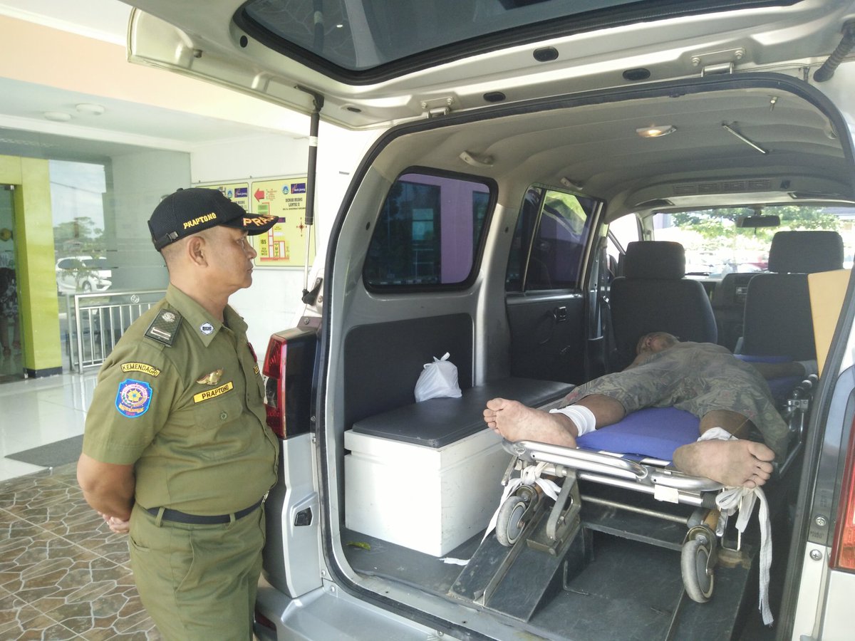 <a href="/KebumenPp/">Satpol. PP Kebumen</a> 
Pihak RSU dr.Sudirman kebumen menolak rujukan rawat PGOT yg ditaruh warga di Polsek Pejagoan