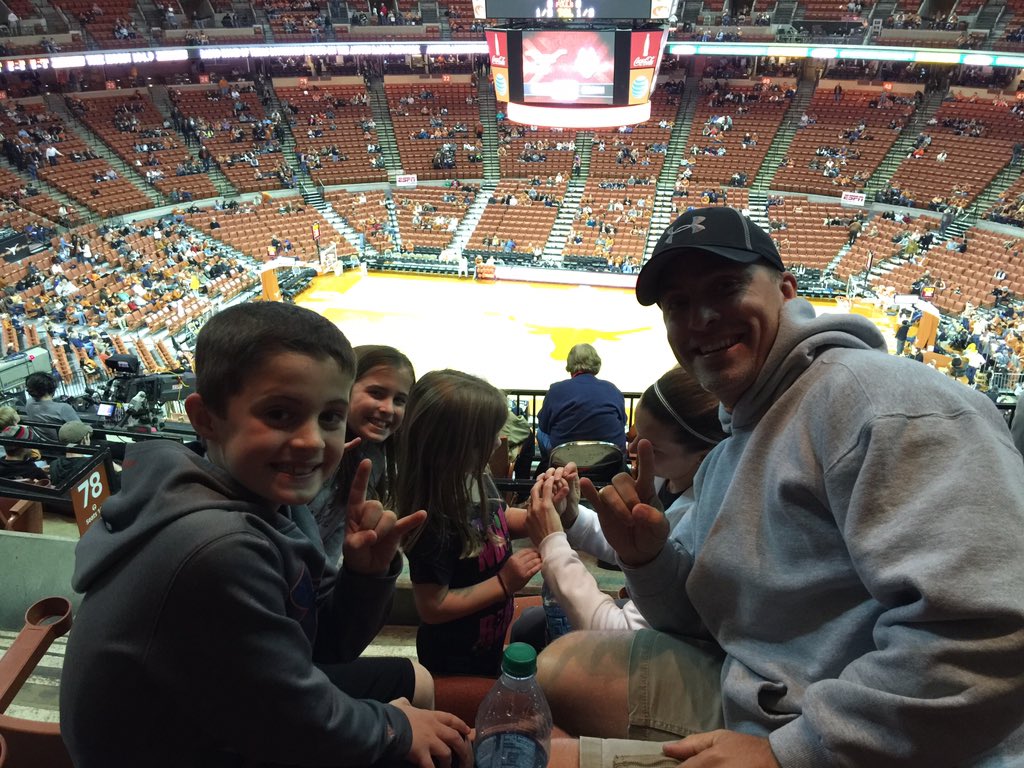 justindrasberry's tweet photo. Family fun!! #Longhorns #HookEm https://t.co/MyjzLsobaJ