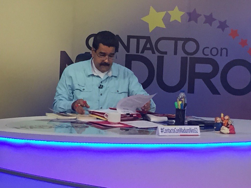 MHidrocarburos's tweet photo. Pdte. @NicolasMaduro firma Ley Inamovilidad Laboral que garantiza estabilidad al trabajador #ContactoConMaduroNro52 https://t.co/bDlVLH1UTu