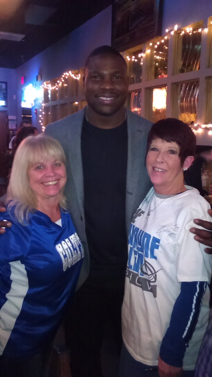 MS_CLB's tweet photo. Great time at #DwayneAllenShow with @Dallen83 and Debra :) https://t.co/0Ms6h5RGmA