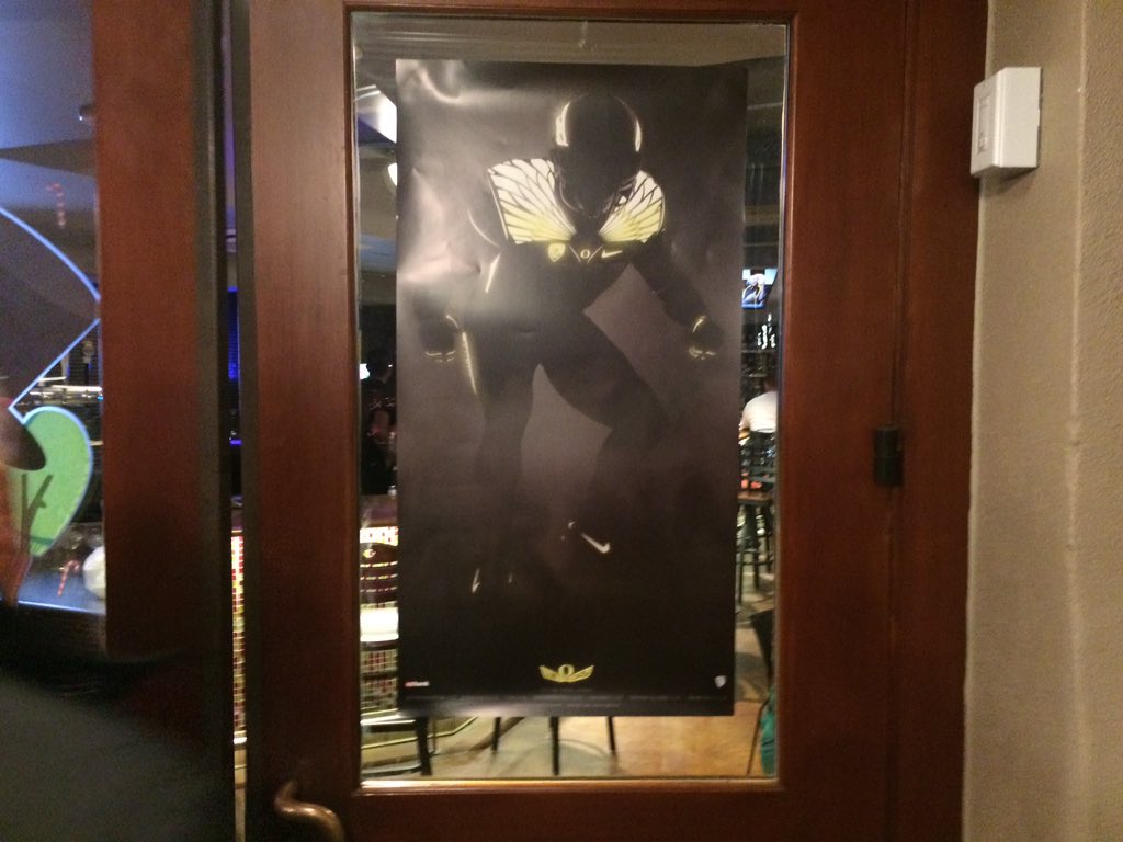 DuckSportsSD's tweet photo. Official Duck bar @AgaveBarSA  rocking some new signage @valeroalamobowl. Duck Insider starts Thurs at noon cst https://t.co/UUWsQfiJPd