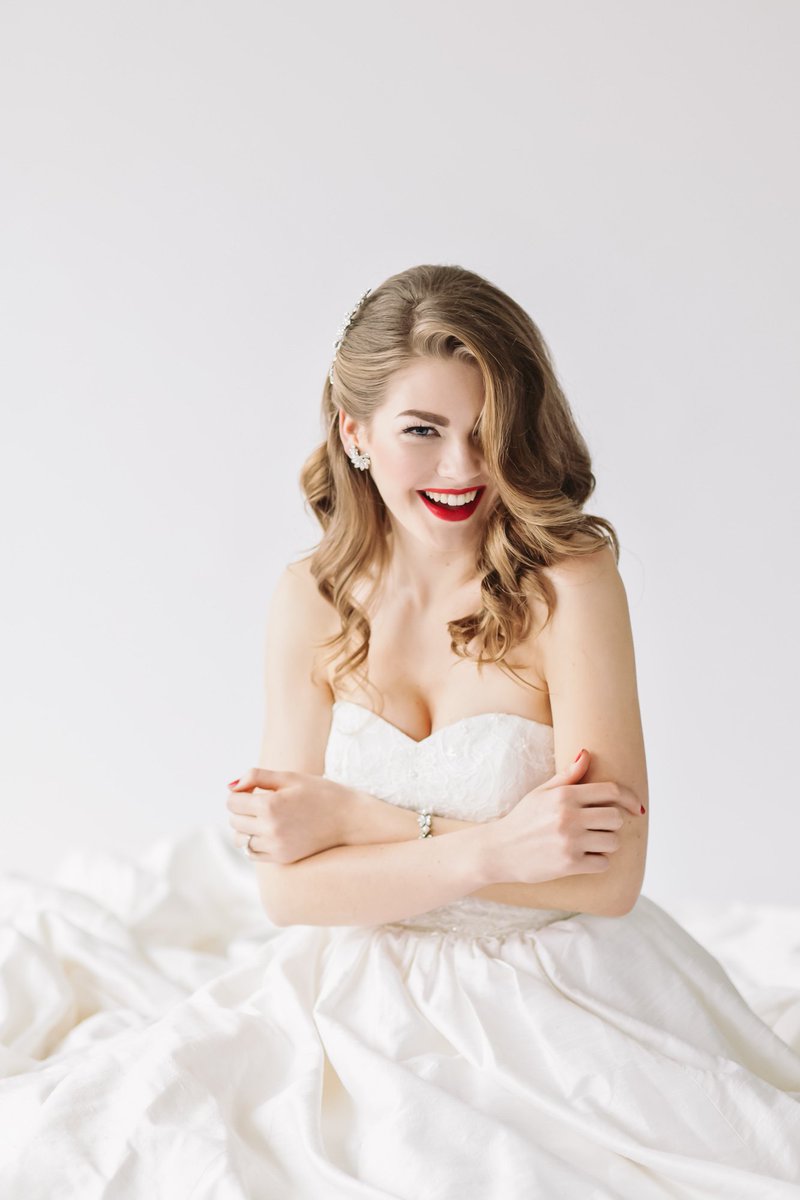 A peek at the beautiful Patrice with <a href="/SaveDateBeauty/">SavetheDateBeauty</a> @theborrowedco &amp; <a href="/kbassbridal/">Kathryn Bass</a> 
on.fb.me/1ICuKkk