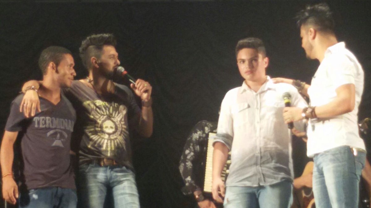 marceloewesley1's tweet photo. Show com nosso amigos #Felipe& #Menom #FoiBomDeMais https://t.co/XFH2zz8MPb