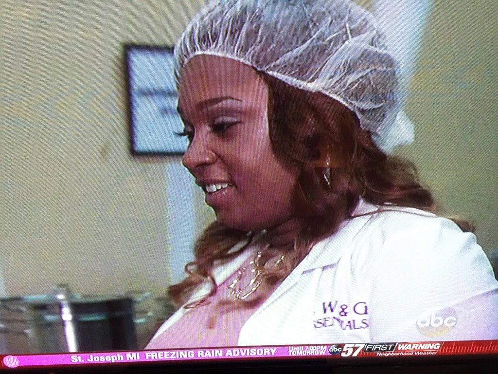 TWspringer's tweet photo. I don't think this hair net is being worn correctly on #SharkTank #swagessentials https://t.co/BoOT5Q8ZZJ