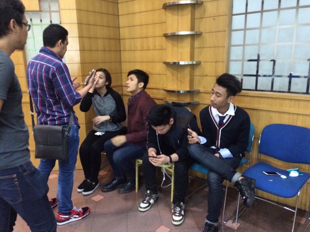 Siap buat perform live on <a href="/dahSyatMusik/">dahSyat</a> <a href="/Dahsyatmusik29/">DM</a> 
Ud pda kece" semua
#DahsyatnyaAkhirTahun #graduateperbedaan