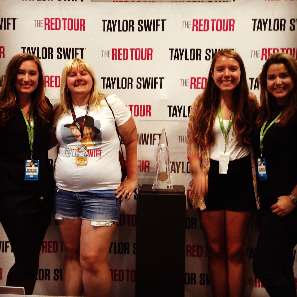 Swifty448's tweet image. Hey @taylornation13, I was looking through pictures and #swiftboothcma came up! I miss y&apos;all!