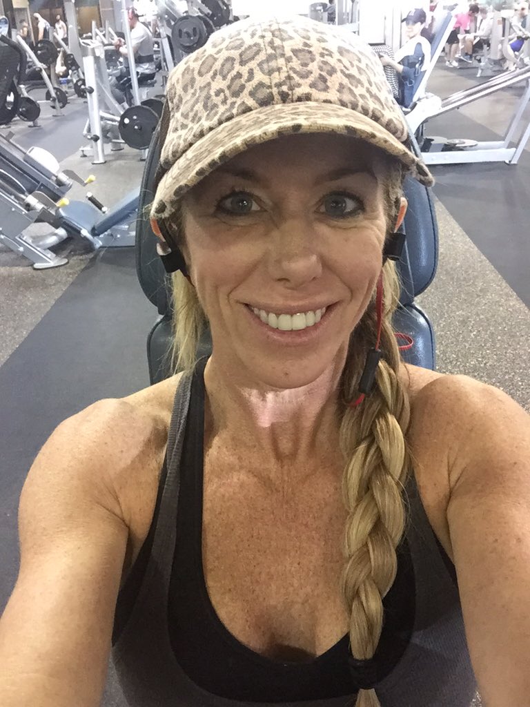 jamiebambler's tweet photo. My 19 year old told me my booty is looking good!! @Gabe_Tull 💪🏼 #fitat50 #vimodel https://t.co/BF59b0f7Je