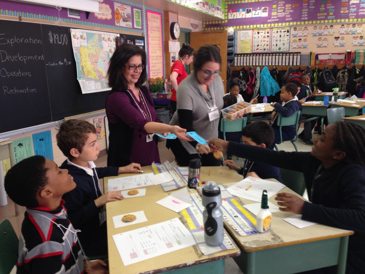 CarolineOConn17's tweet photo. #MiningMattersCA,Thank you Amanda @MiningMattersCA, @MarcellusTCDSB grateful for presentation @TCDSB @ETGuardian https://t.co/pedg4ilPCU