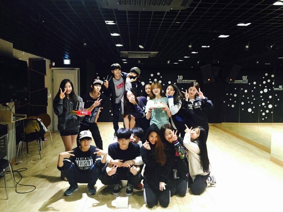 LEECHAEYEON_TH's tweet image. (photo) เหมือนจะเป็นรูปตอนวันเกิดอึนซอนะคะ คิดถึงเด็กจังเลย 😍
Via.LiLoGift