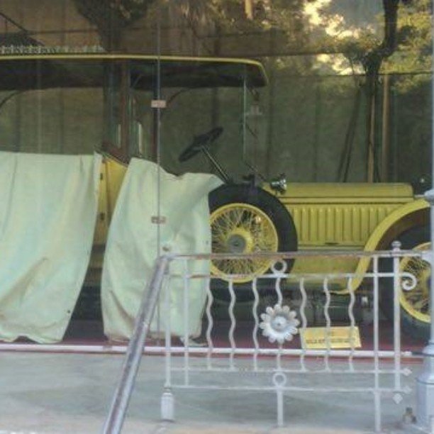 oldcar_photo's tweet photo. #nawab #king #rollsroy #car #yellow #colour #beautiful #1911 #oldcar by himabindureddy https://t.co/84HMlvm4iF